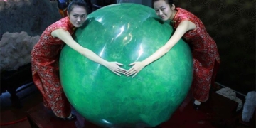 the man who harvested the largest 6 ton diamond in the world but no one dared to buy 114192