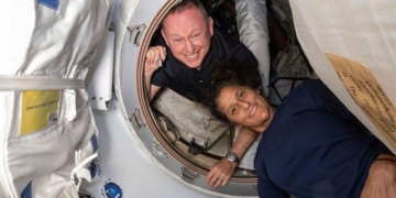 the sarcastic situation of 2 astronauts trapped in space 135770