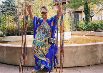 the woman with the longest fingernails in the world the hardest thing is wearing shoes in the bathroom 136109