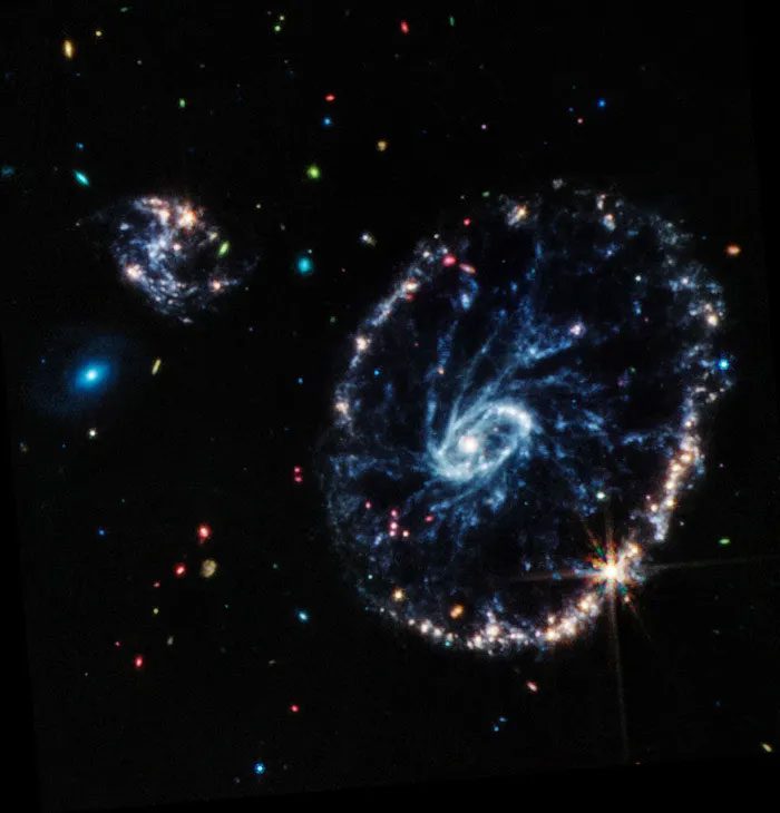 The structure of the Cartwheel Galaxy is assessed as very complex with 2 rings.