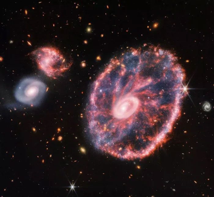 The Cartwheel Galaxy has a diameter of about 150,000 light-years, belonging to the Sculptor constellation.