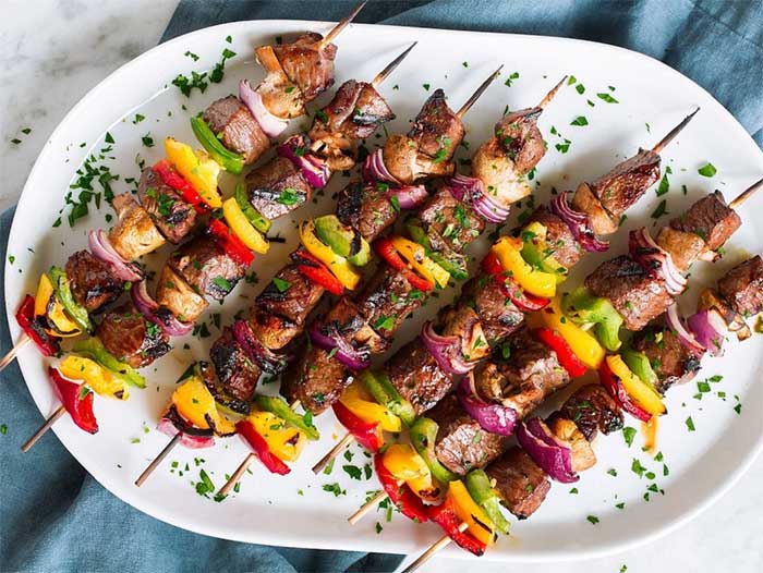 Grilling vegetables alongside meat reduces cravings for fatty foods.