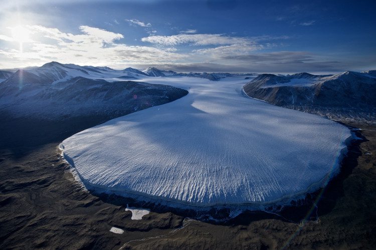 The name "Dry Valley" also comes from the climatic reasons in McMurdo.