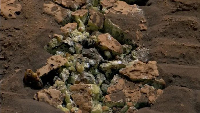 Yellow crystals revealed in the rock crushed by Curiosity rover