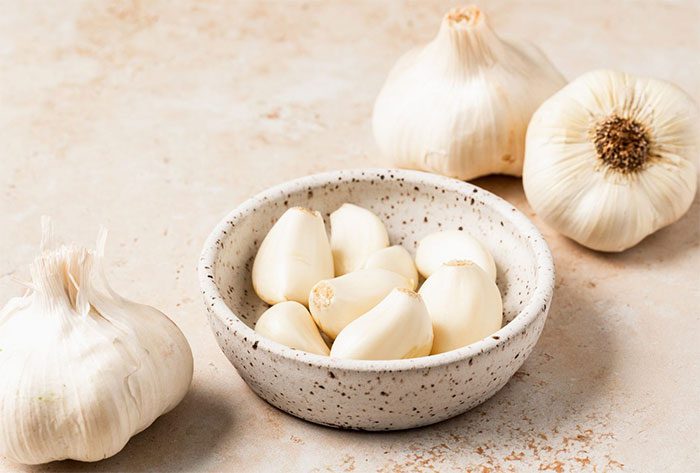 Eating garlic and eggs together can cause indigestion