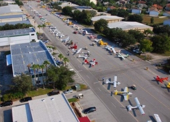 town people fly private jet for breakfast in the us 80558