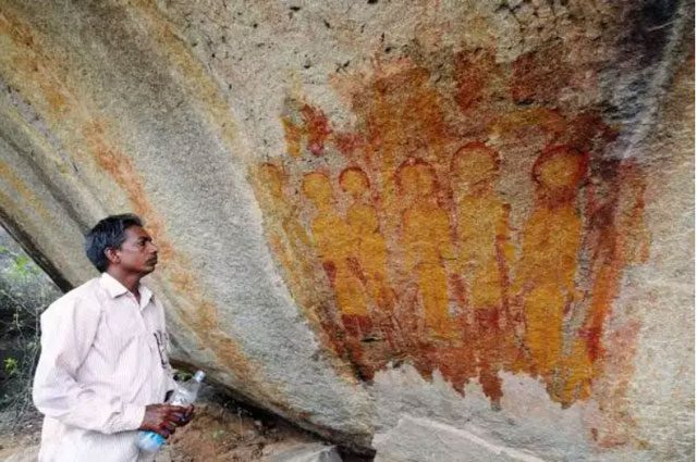 10,000-year-old alien paintings found in India.