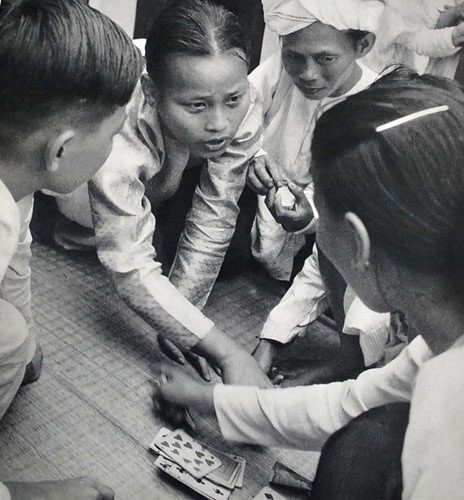 Gambling on the street. Western playing cards were introduced to Vietnam from France.