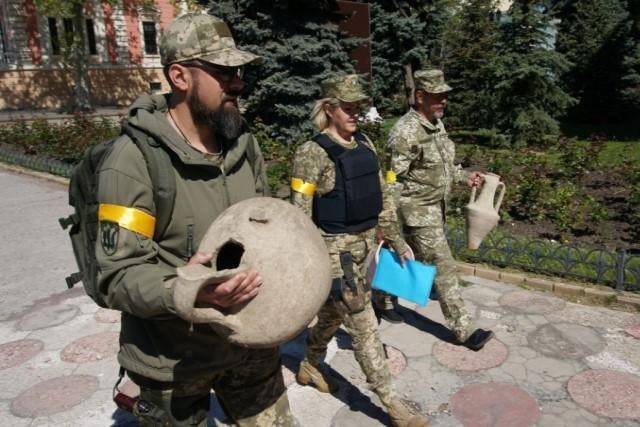 Ancient Jars Transferred to Odesa Museum