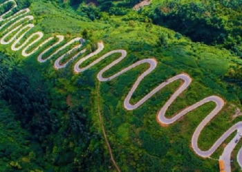 why almost all highways in china are built in a curved route instead of straight