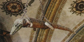 why crocodiles are hanging from the roof of the cathedral for 500 years 135583