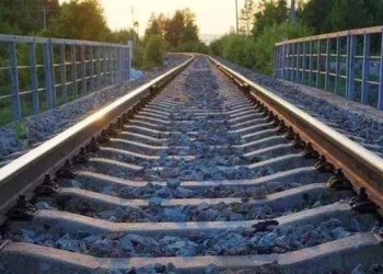 why should we remove small stones from the railway tracks on high speed rail 136082