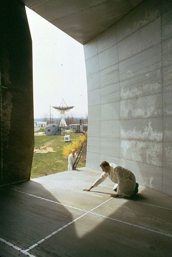 Arno Penzias (right) inspects the inside of the horn antenna with Robert Wilson (left).