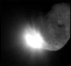 A 370kg satellite crashes into Comet Tempel 1