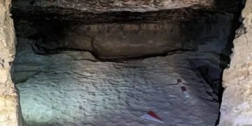 ancient egypt discovers 33 ancient greek family tombs 135162