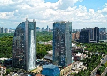 artificial waterfall unique in the city center of china 134429