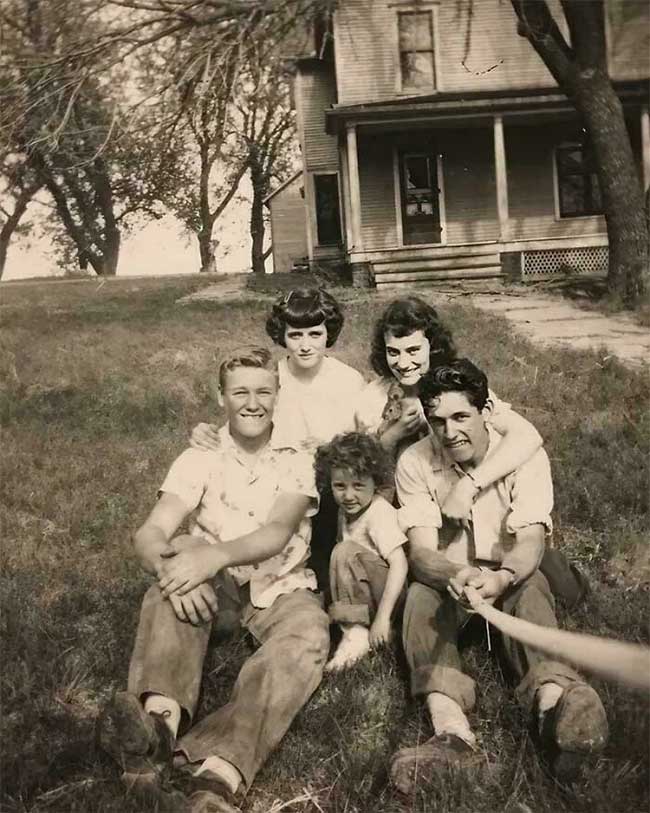 Using a selfie stick in the 1940s.