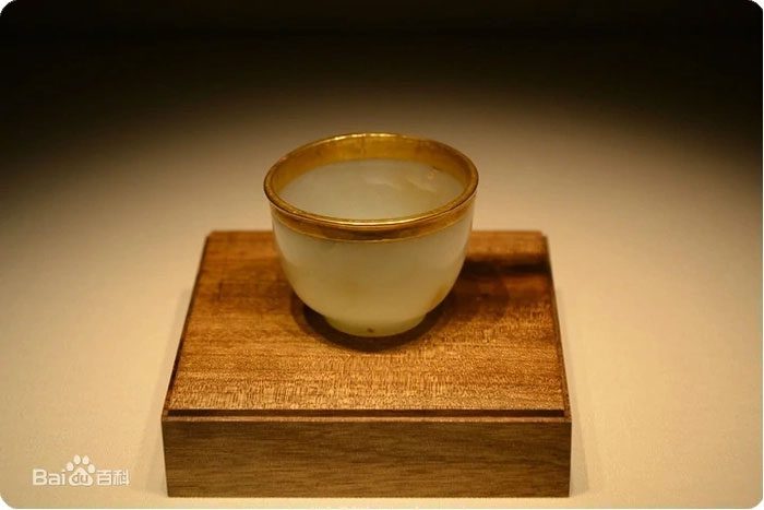 White jade bowl inlaid with gold trim found in the tomb over 1,400 years old