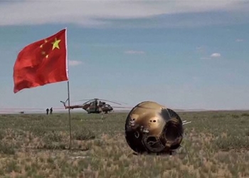 china becomes the first country to bring dust from the dark side of the moon to earth 135159