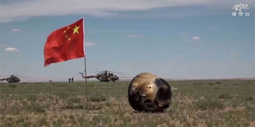 china becomes the first country to bring dust from the dark side of the moon to earth 135159