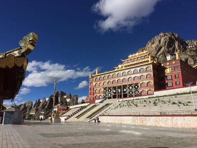 Zizhu Monastery is one of the highest monasteries in Tibet.