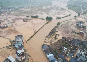 city photos turned into a sea due to the largest flood in history at least 5 dead 15 missing 135011