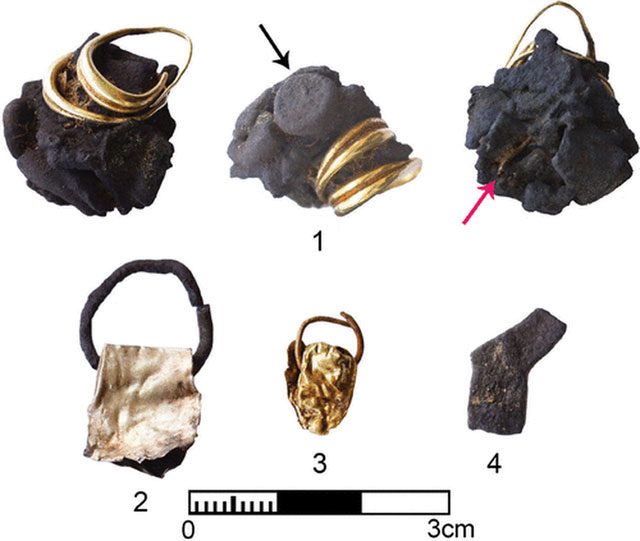 Many treasures of gold, jewels, and valuable ceramics were found in the tombs.