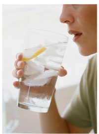 Women should drink plenty of water daily to prevent urinary tract infections