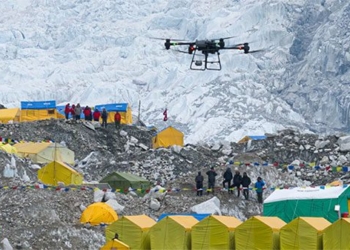 drone carrying china collecting trash on everest 134879