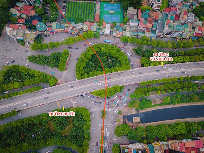 The line will then intersect with the Vành đai 2 road at the Bưởi intersection.