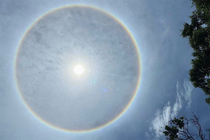 The halo around the sun appeared strangely in Dong Nai.