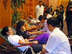 Blood donation scene in Hanoi