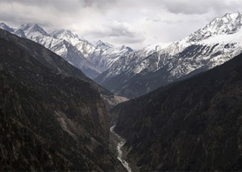 himalaya it is the source of water threatened 135042