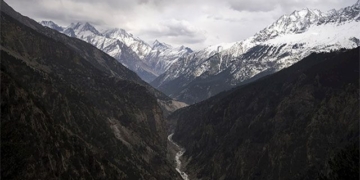 himalaya it is the source of water threatened 135042