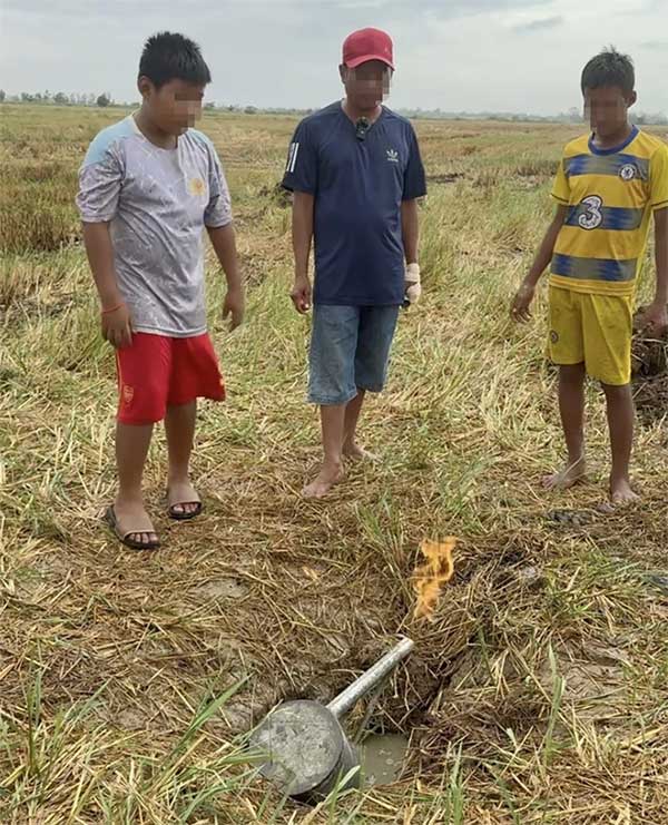 The burning water hole attracts public interest.