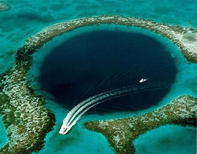 Blue holes found in waters with depths reaching hundreds of meters