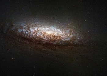 hubble space telescope captures detailed vibrant image of nearby universe 135140