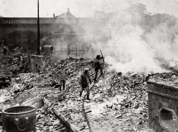 The remains of the Jianfu Palace after the fire in 1923