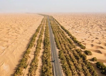 lack of electricity water china builds thousands km highway across taklamakan desert how 126865