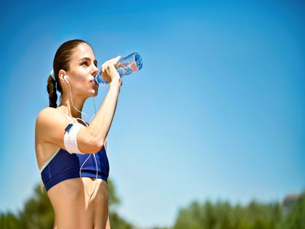 Drinking plenty of water helps effectively reduce body heat