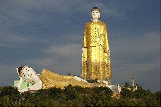 Astonishing view of the 7 tallest statues in the world