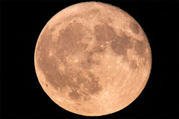 Many countries are racing to explore the potential of the Moon.