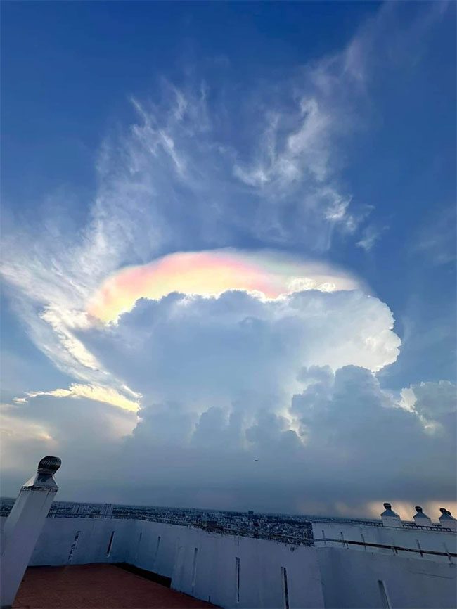 Photo of rainbow clouds on the fanpage I Love Astronomy.