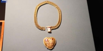 metal on the field man finds giant treasure 135172