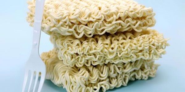 Important things to note when eating instant noodles