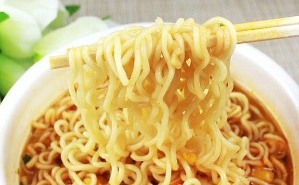 Eating instant noodles frequently can cause nutritional imbalances.