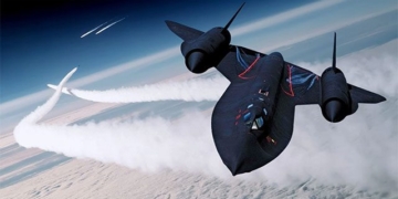 military aircraft can fly high how much 133706