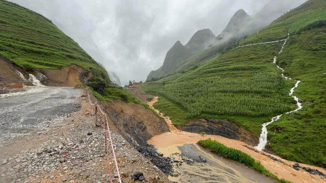 Many roads were dangerously landslided.