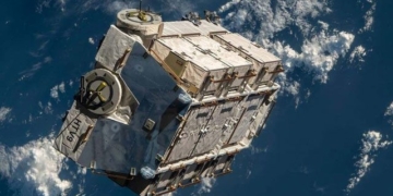 nasa bi kien vi de rac tu tren troi roi trung nha dan 135151