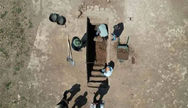 Excavation process of the special tomb